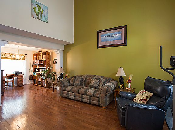 3rd image of 403 Smoketree Ln