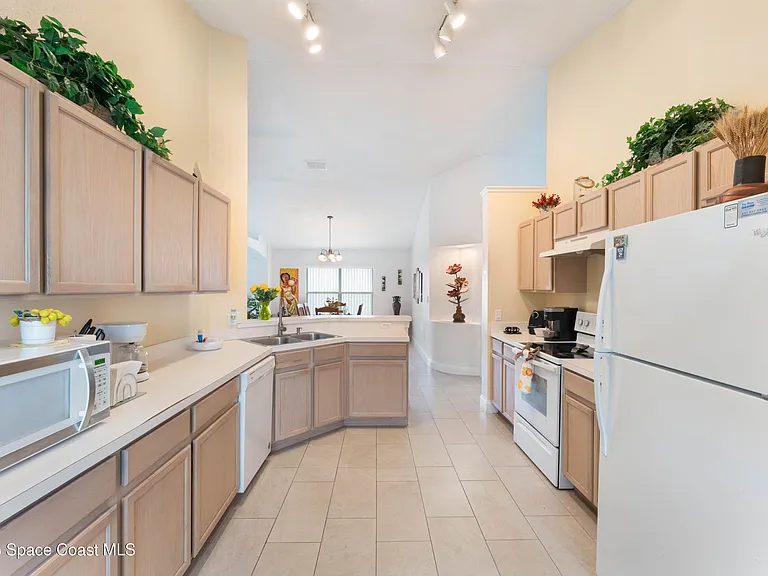 Eagle Peak Dr — Photo 7