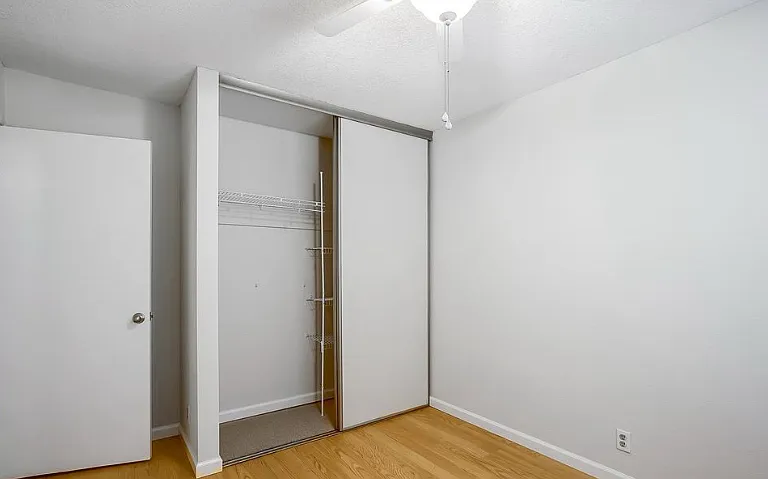 1070 Spring Valley Cmn — Photo 14