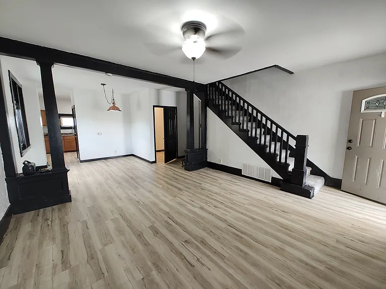 155 W Railroad St — Photo 2