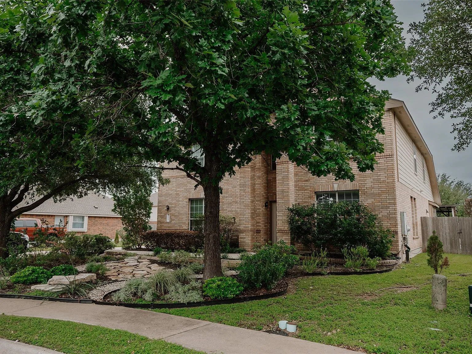 4 bed, 3.5 bath, 3047 sqft, $2,550 — Photo 2