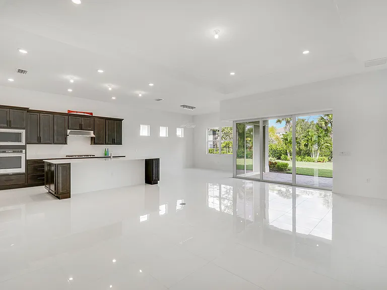 10815 Stellar Cir — Photo 6