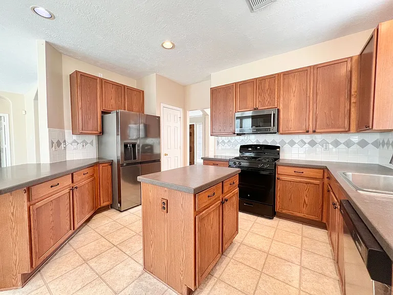 16735 Village View Trl — Photo 10