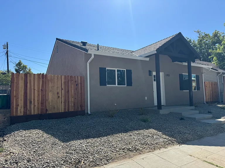 1702 N Funston Ave — Photo 2