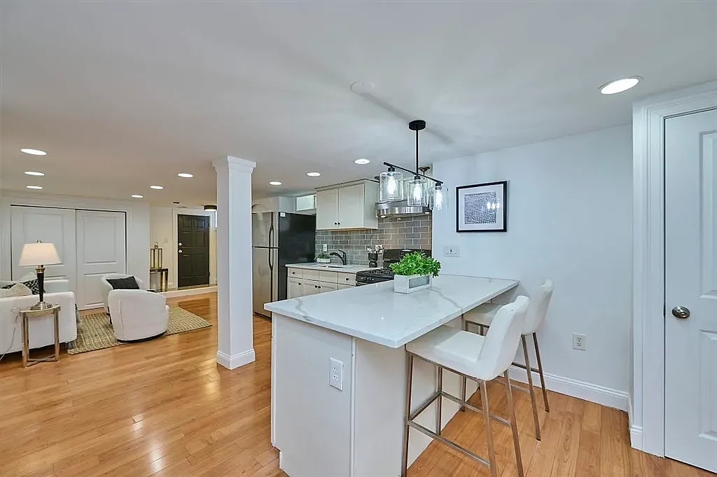 Studio, 558 sqft, $2,700 — Photo 2