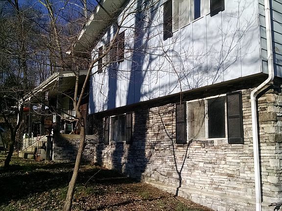 Stone / wood siding