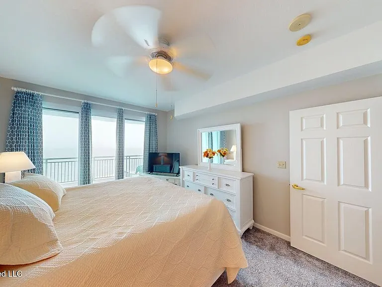 2230 Beach Dr #706 — Photo 16