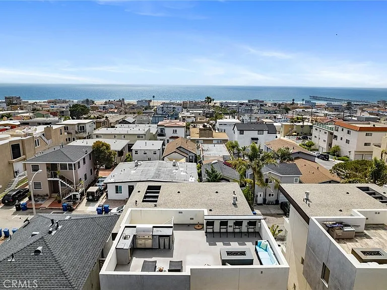 726 Loma Dr — Photo 2