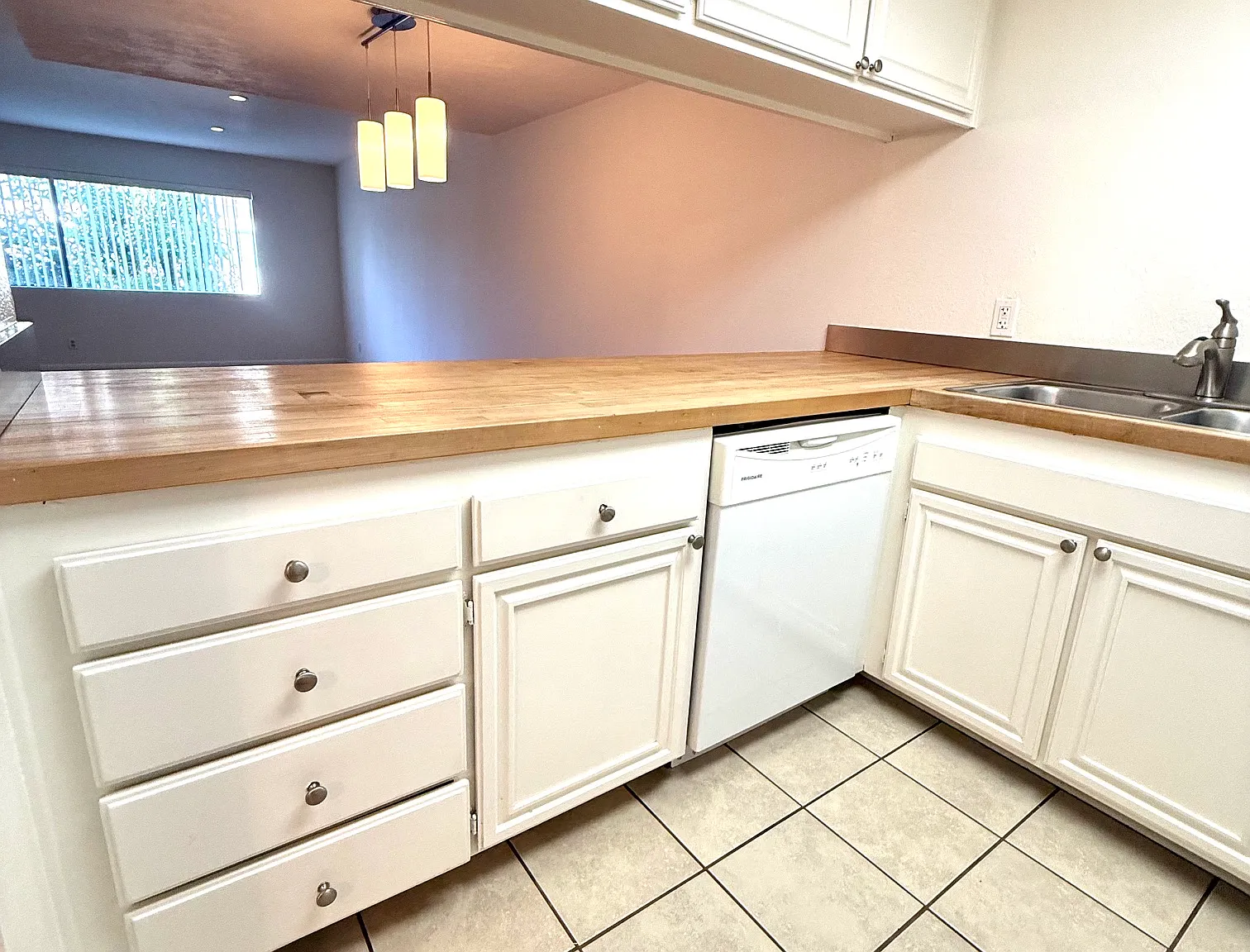3 bed, 2.5 bath, 1300 sqft, $3,950 — Photo 3