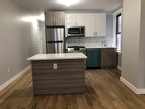 84 Romaine Ave Photo 1