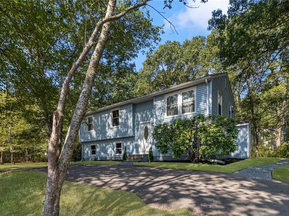 1 Quiet Oak Dr, Hopkinton, RI 02833