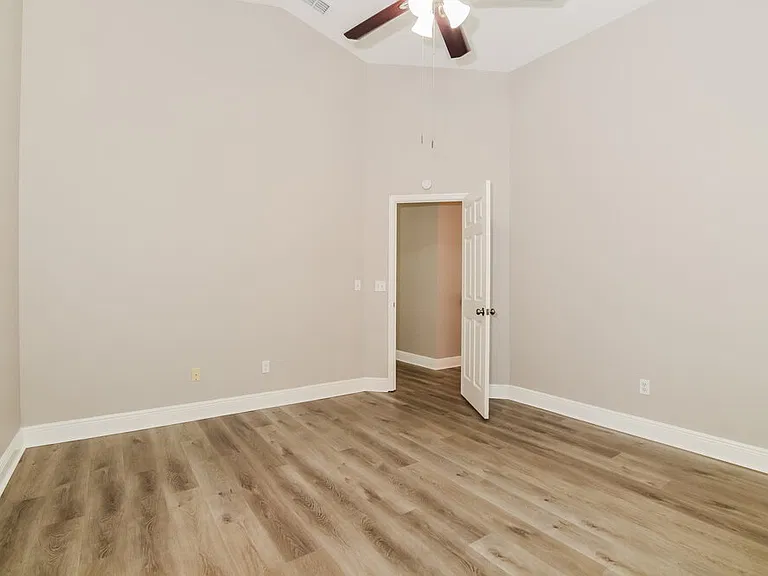 424 Lancers Dr — Photo 8