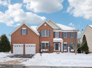 25429 Carrington Dr, Chantilly, VA 20152