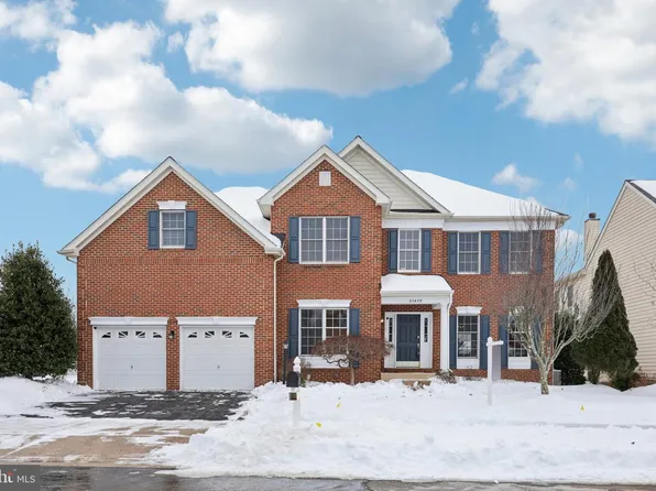25429 Carrington Dr, Chantilly, VA 20152
