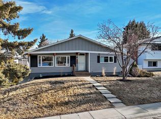 984 Canaveral Cres SW, Calgary, AB T2W 1N5