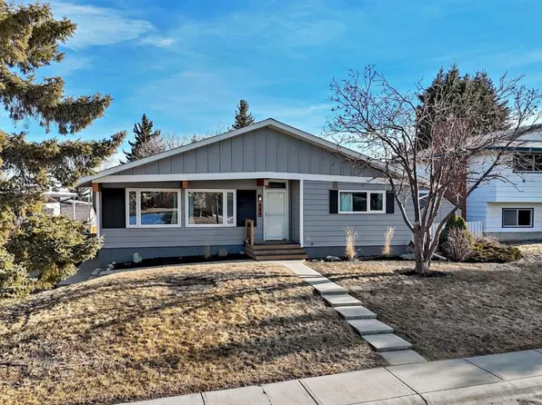 984 Canaveral Cres SW, Calgary, AB T2W 1N5