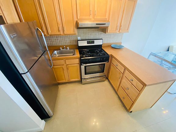4th image of 712 Washington Ave #521