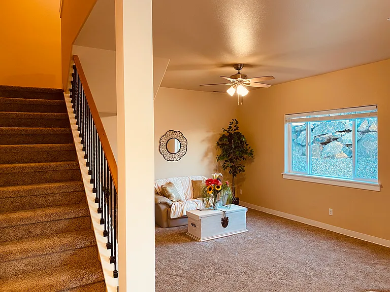 Rosencrans Apartment Homes — Photo 9