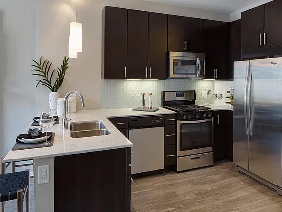 2nd image of 124 N Desplaines St #4023