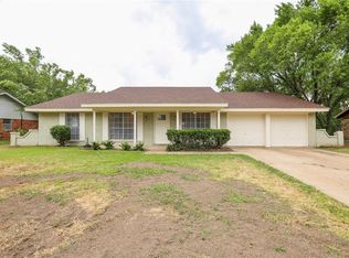 6924 Shenandoah Dr, Forest Hill, TX 76140