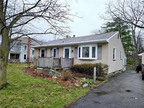 15 Erie St S, Macedon, NY 14502