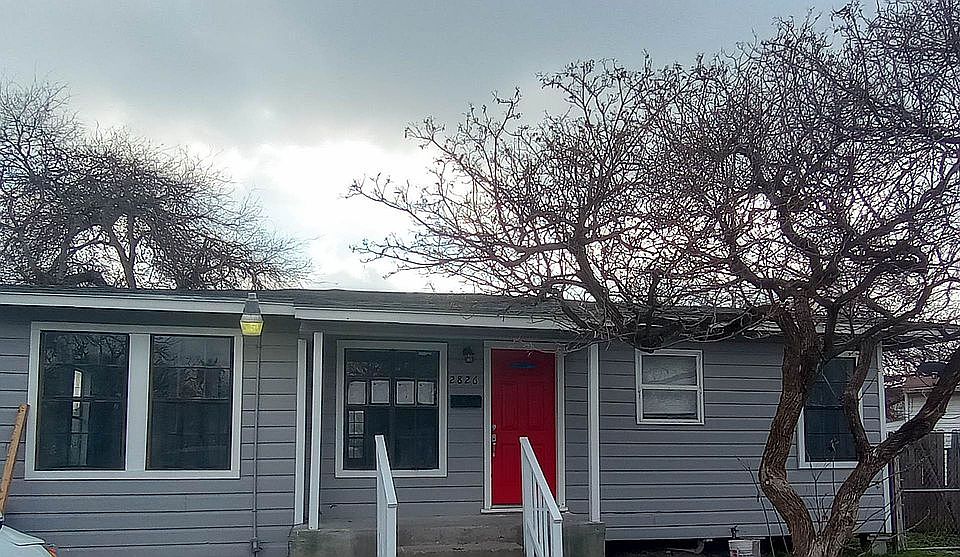 1st image of 2826 Cloyde St