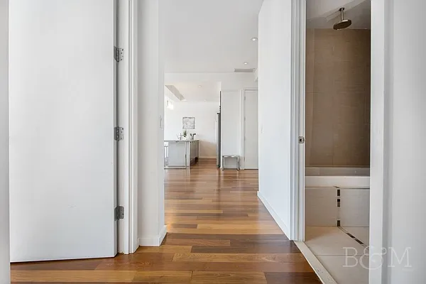 Sold by Brick&Mortar | media 9