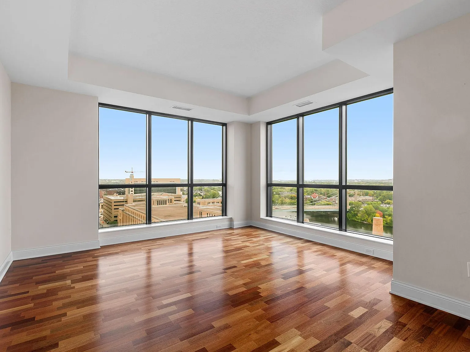 2 bed, 2.0 bath, 1352 sqft, $4,195 — Photo 3