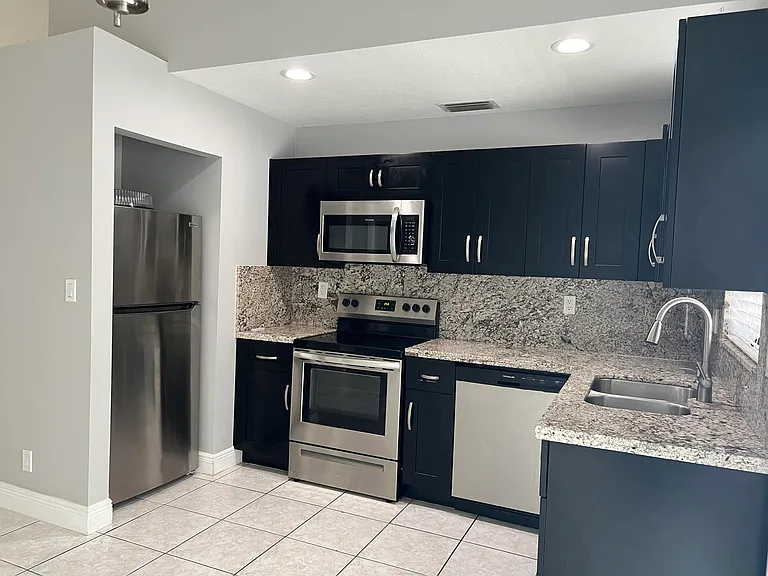 13671 Yarmouth Ct — Photo 1