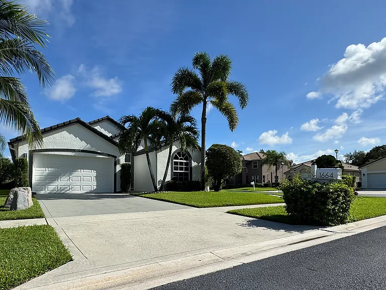 1664 Oak Berry Cir — Photo 1