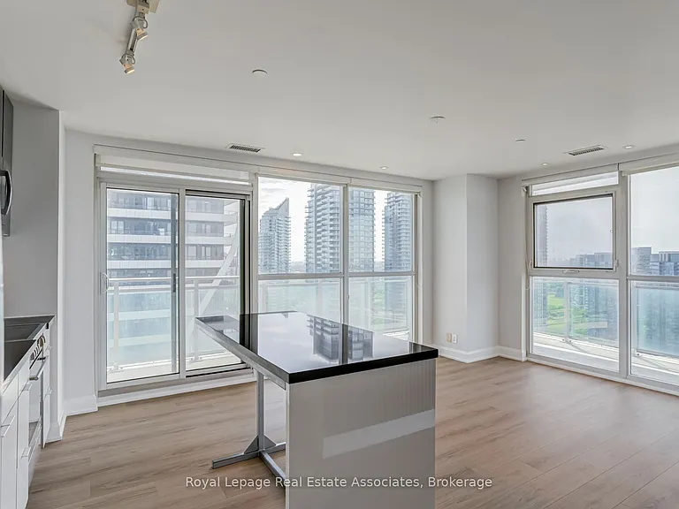 33 Shore Breeze Dr #2803 — Photo 4