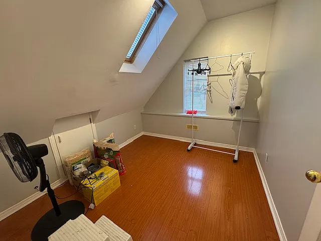 683 King St W #B — Photo 11