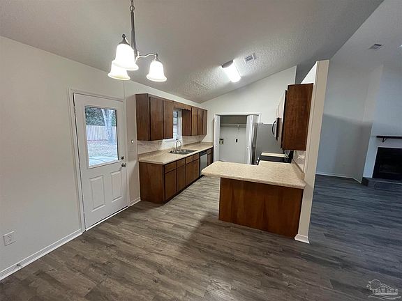 3rd image of 4628 Pebble Creek Dr