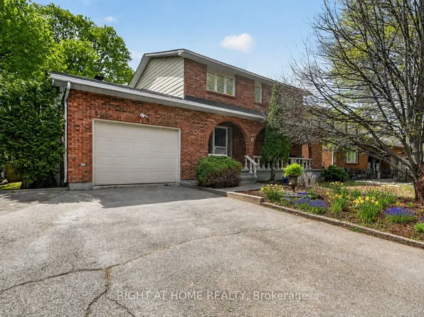 20 Palsen St, Ottawa, ON K2G 2W1