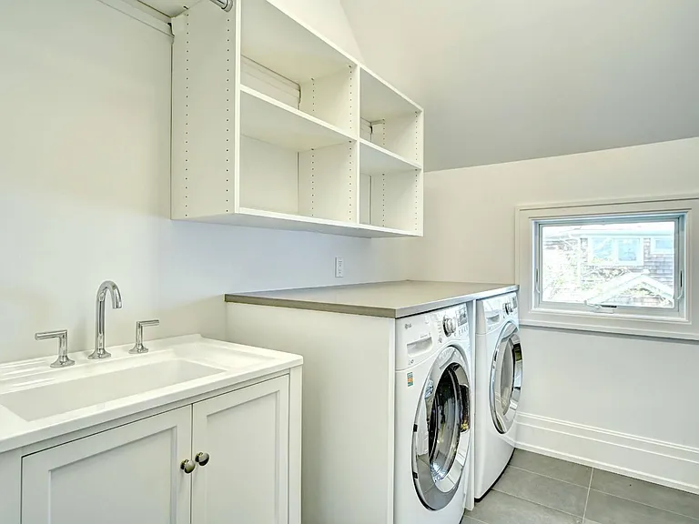 82 Harbor Dr — Photo 40