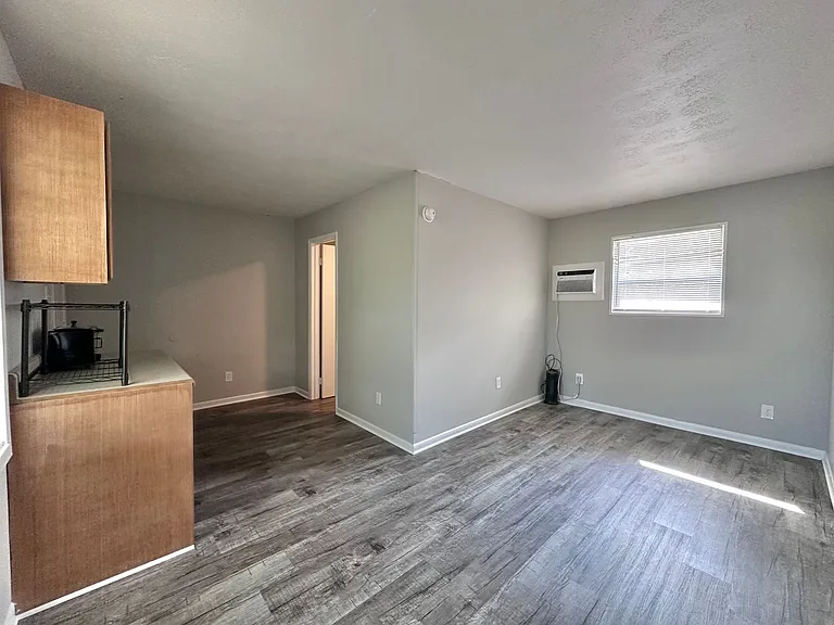 204 Courtyard Cir — Photo 42