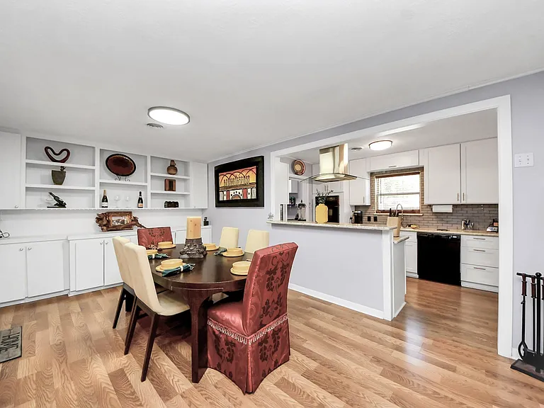 142 Wall St — Photo 9