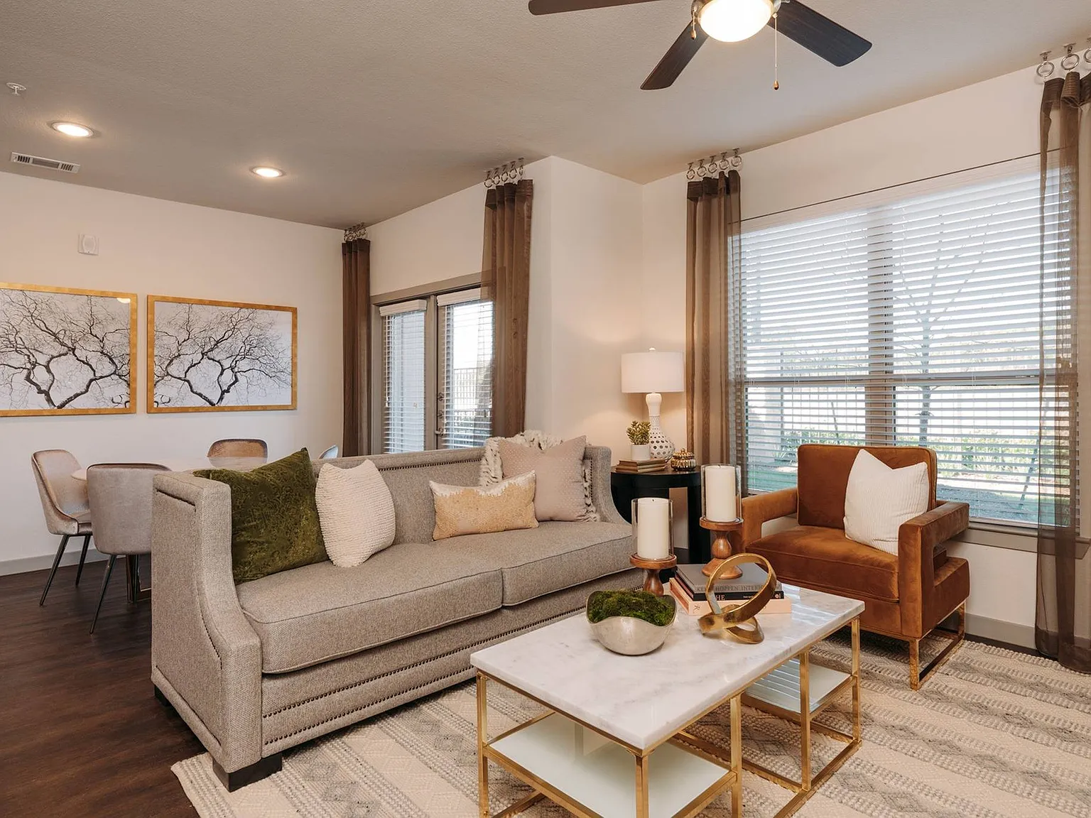 Los Robles Apartments — Photo 1