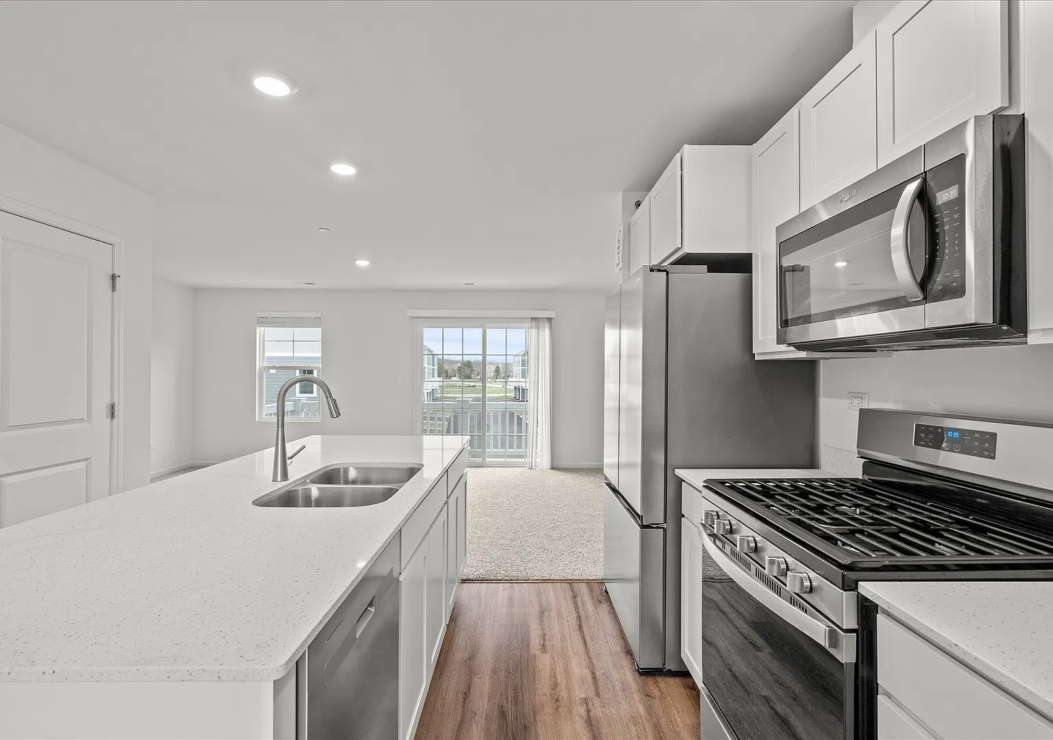 2 bed, 2.5 bath, 1579 sqft, $3,500 — Photo 4