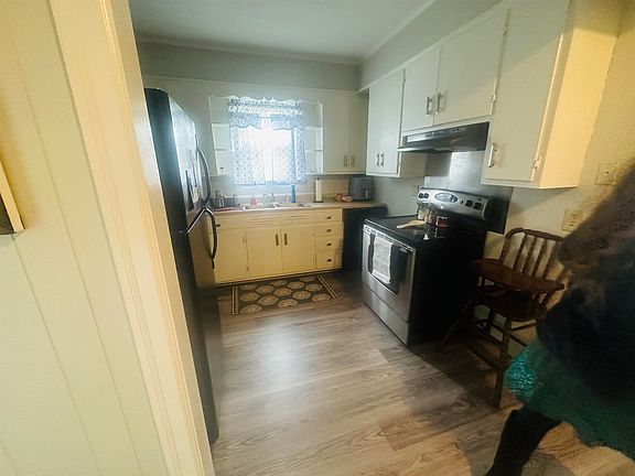 5th image of 144 Hall St