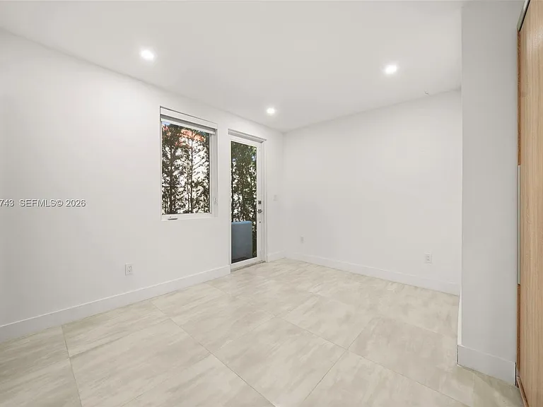 Royal Palm Ave — Photo 22