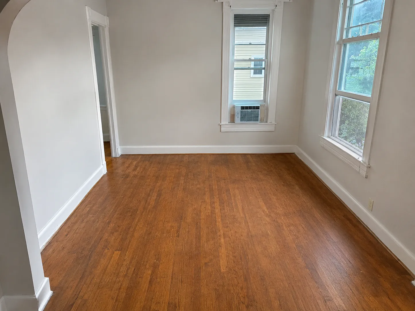 3 bed, 984 sqft, $1,100 — Photo 2