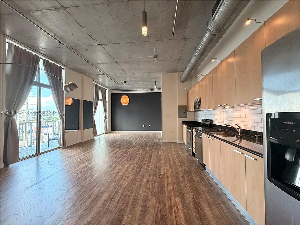 2100 Van Buren St #508