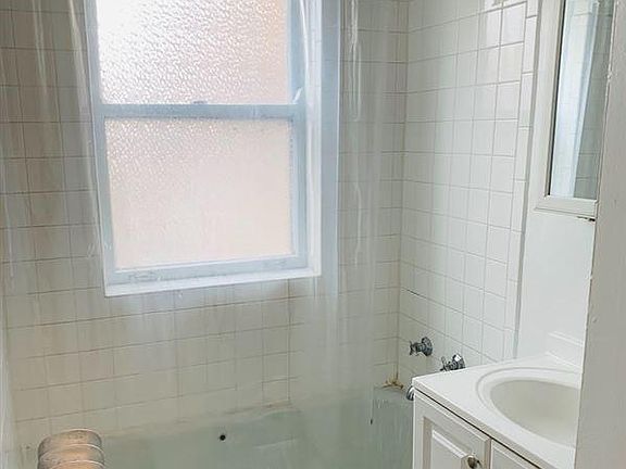 5th image of 6035 N Winthrop Ave APT 1N
