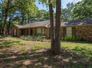 1442 Oak Cir, Hearne, TX 77859