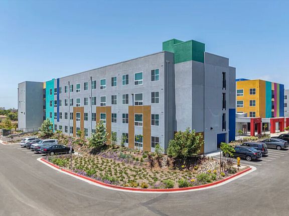 3rd image of 3501 N Vista Ln