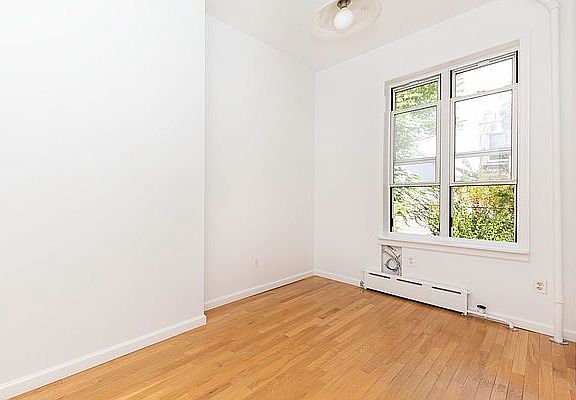 3rd image of 570 Manhattan Ave #2F