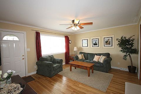 2nd image of 5606 N Western Ave