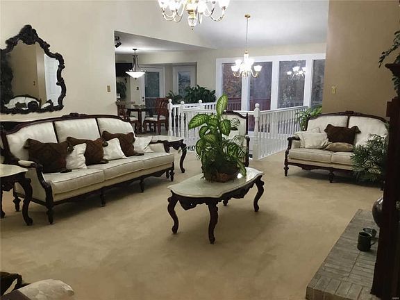 4th image of 32 Beaujolais Dr