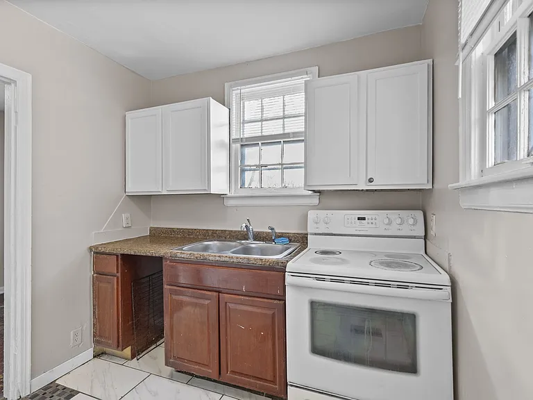 1227 W 25th St — Photo 5